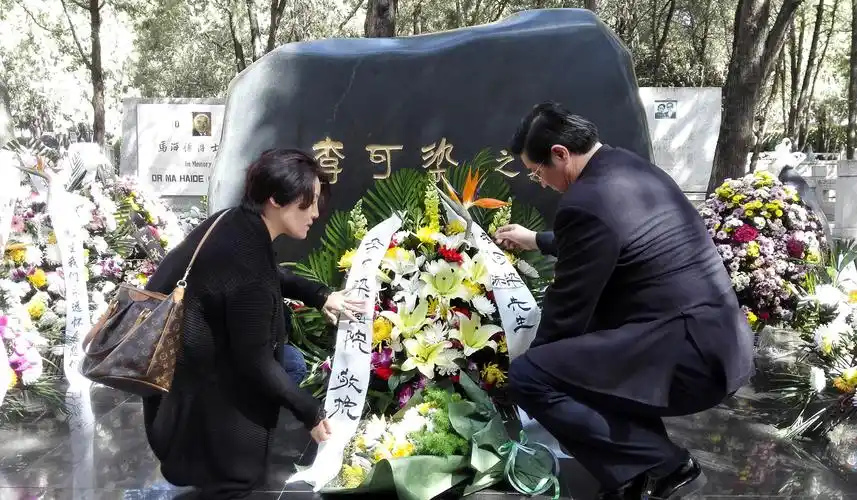 【李可染画院活动】清明扫墓——缅怀李可染,邹佩珠先生