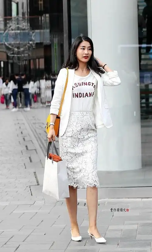 街拍:姿彩万千的凉鞋美女