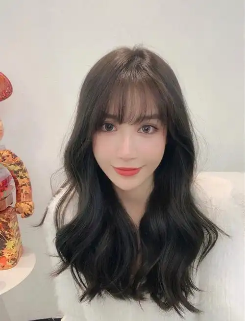 气垫烫锁骨发减龄发型以往锁骨长度往往都是比较尴尬最不好打理的长度