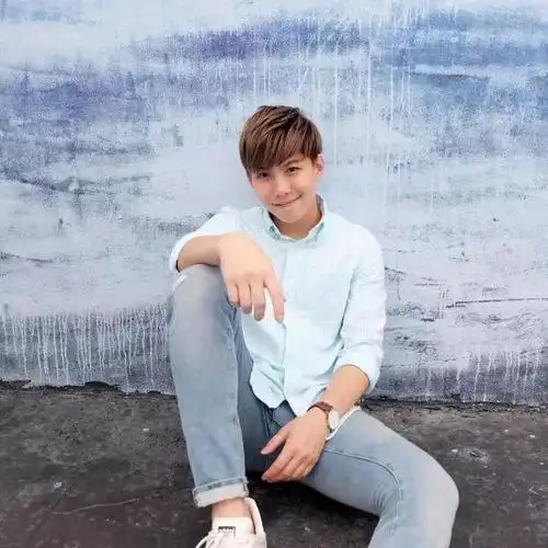 最新男生拍照姿势来啦简单实用帅气