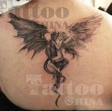 天使纹身代表着圣洁,善良,她是上帝的使者;恶魔,据说是堕落后的天使