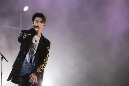 [nine percent][新闻]200802 黄明昊&小鬼昨日音乐节全程分享 浪漫的