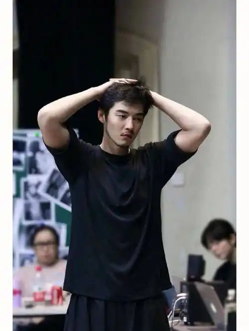 娱乐圈大爆料周冬雨 刘昊然 佟丽娅 张颂文 王鹤棣 吴磊 陈立农