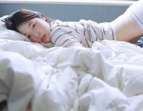 嘿笑吧雪莉ins再引争议网友炮轰一手好牌打成十九禁少女