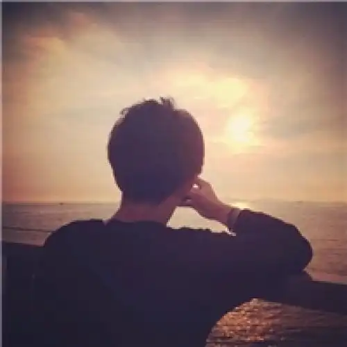 男生头像逆光阳光