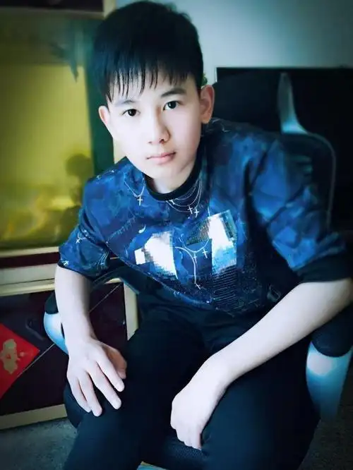 他是《小别离》的张小宇,《琅琊榜2》的小皇帝,颜值好演技有增