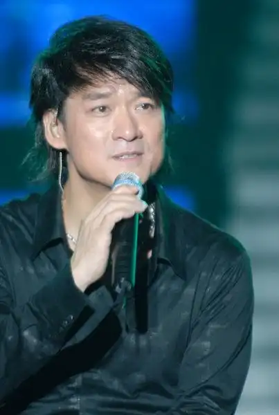 周华健(emil wakin chau),1960年12月22日出生于中国香港西营盘,祖籍