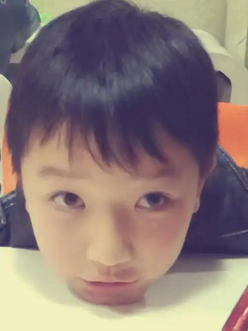 这位小男孩以后会很帅吗