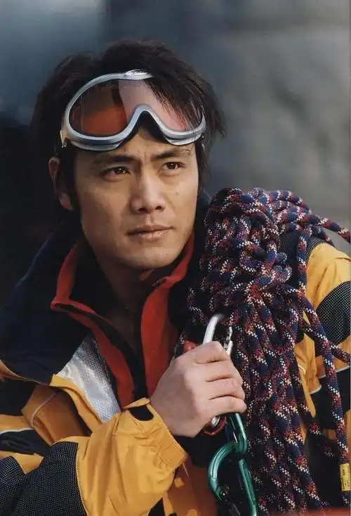 邵兵:娶演员张培,婚后生下双胞胎,一家人把她宠成宝