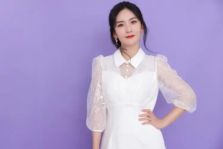 谢娜跨界全网首档竖屏直播综艺破亿点赞签收快乐