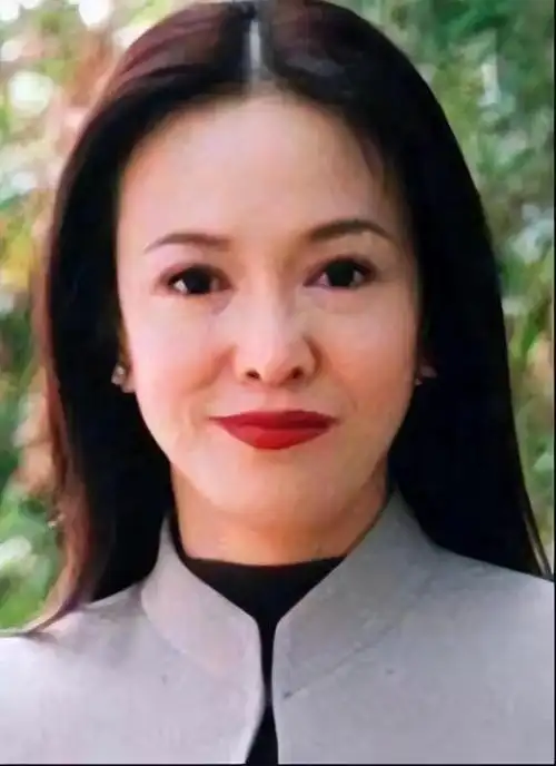 回顾和吕方谈了16年恋爱,分手时把对方赶出豪宅的郑裕玲怎么样了