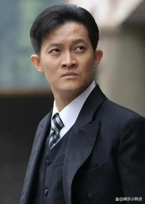 杨志刚被过继给舅舅哥哥因为愧疚捧他成名生母去世也没喊妈