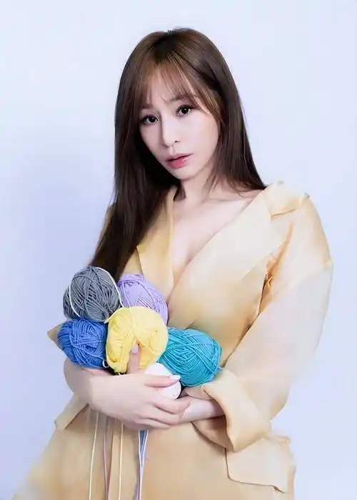 原创王心凌一改往日甜美风穿超辣事业线抢镜性感撩人jr赞爆跪了