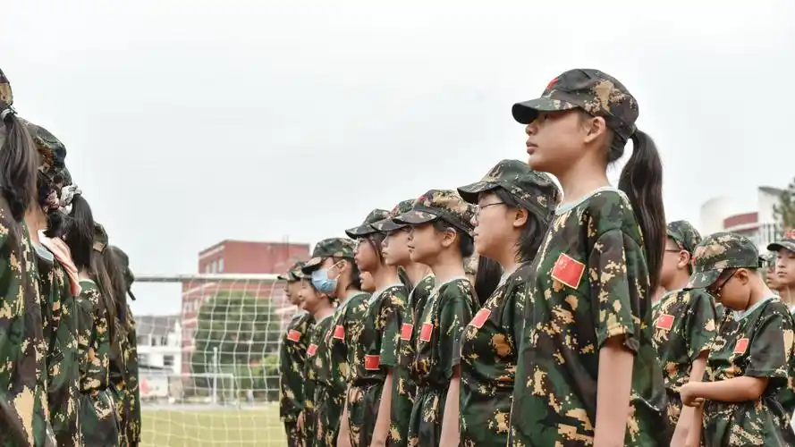 "汤初"七年级学生军训第四天