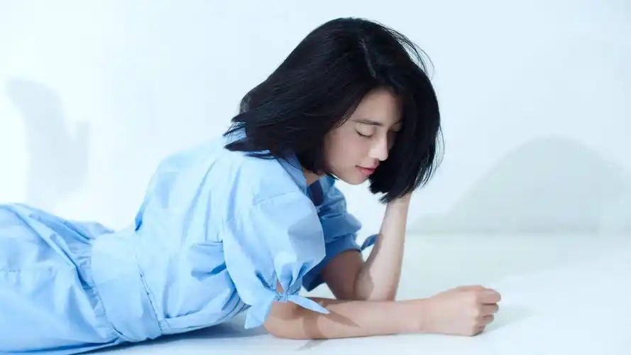 说好不哭mv女主三吉彩花桌面壁纸壁纸