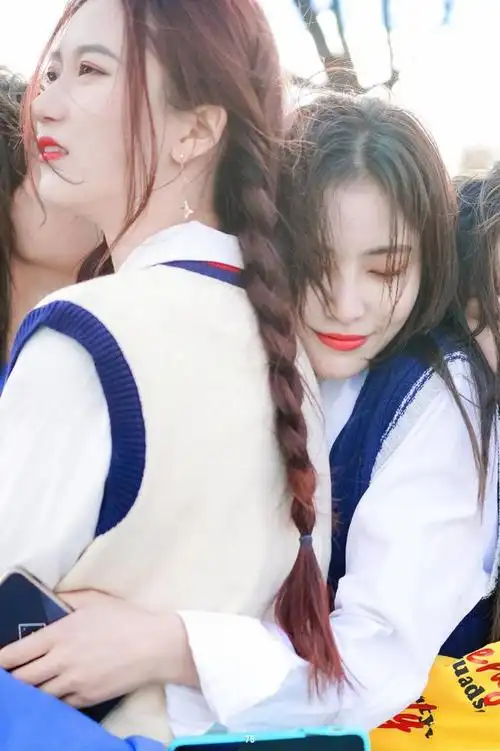 "七五折"合体!许佳琪吴哲晗发糖,两个漂亮妹妹同框的画面好甜