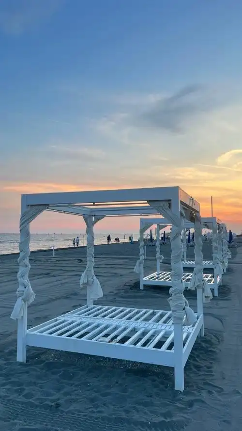 这个咖啡厅在海边就是会一直来这里.