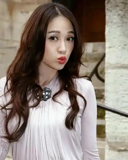 台湾偶像剧女王陈乔恩傻白甜的外表东方不败的硬核