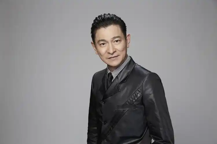 刘德华这么多年我学会了让自己活得更自在丨人物