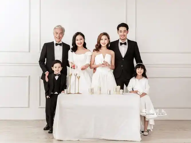 一年一张全家福,这份爱温暖而意味深长;照片就是有这样的力量,不会