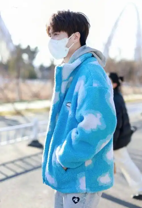 赵丽颖和古力娜扎,乔欣等美女穿裙装比美,这是属于小花们的春天_漂亮