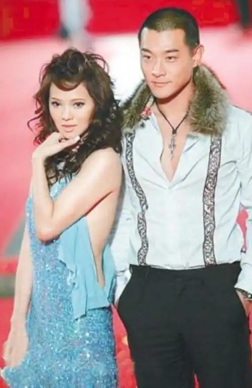 当年陷入牵手门事件,哭着说"我是受害者"的黄维德,怎么样了