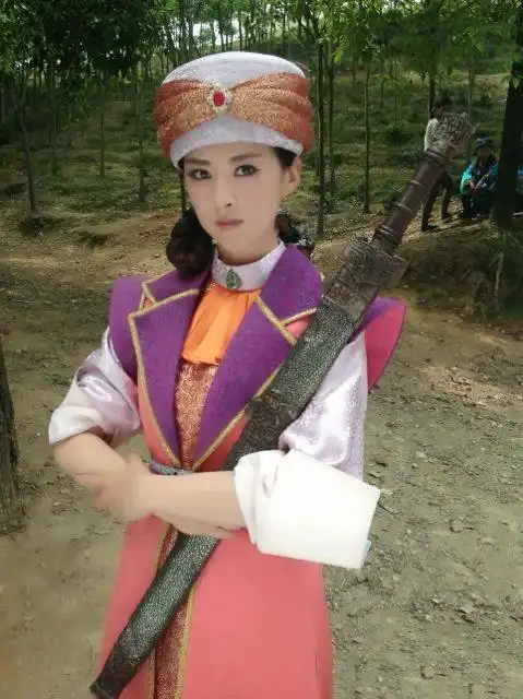 她演技精湛,经常演坏女人,现实却婚姻幸福,优雅大方