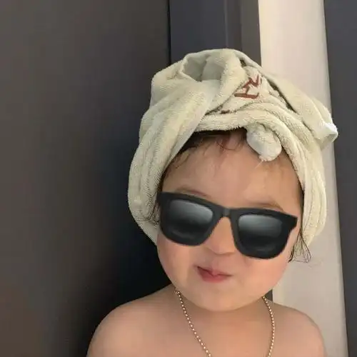 一看很开心的小孩头像