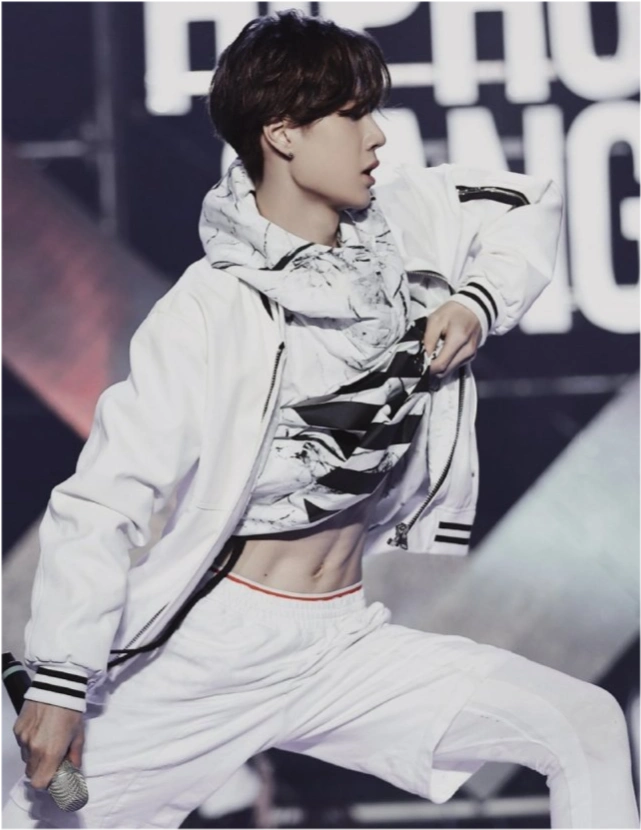 在偌大的娱乐圈,这些男明星的腹肌,可以说是非常撩人了!