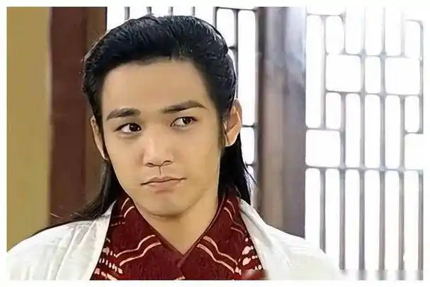 钟汉良最新造型曝光蓄须神情威武网友爱不释手