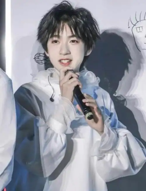 贺峻霖霖霖太可爱