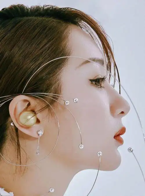 张雪迎的侧脸,感觉也是非常虐的一个.