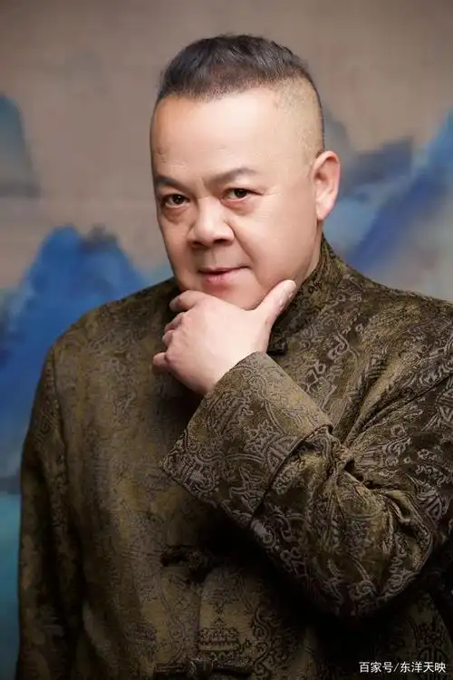 也是偶像剧《克拉恋人》中慈爱宠女的米父,演员马捷作为一名"老戏骨"