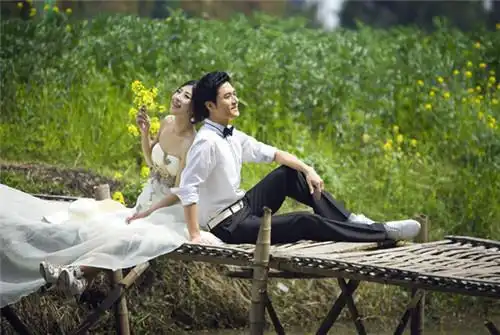 拍婚纱照怎么摆姿势 双人婚纱照pose大全