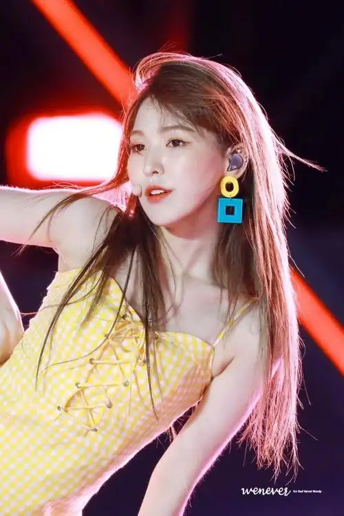 02 - 孙胜完01 - 裴珠泫(排名不分先后)本期包括:背带裙/背心/吊带