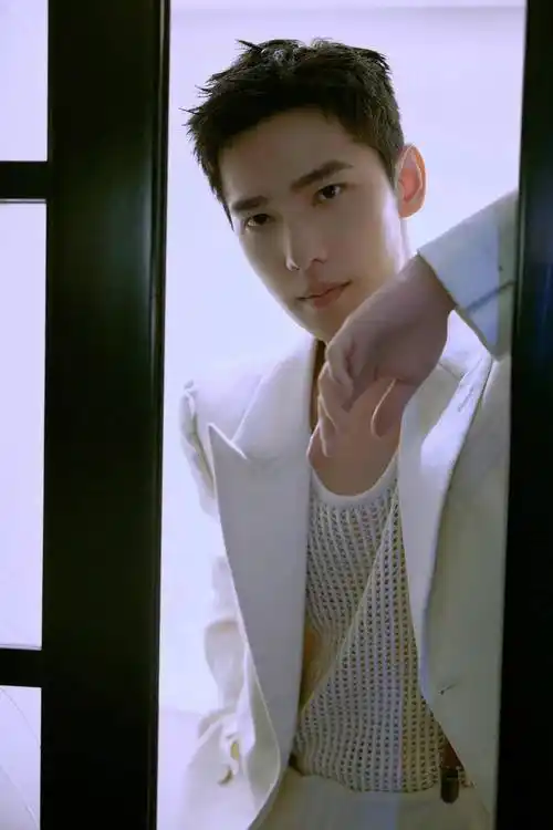 男明星杨洋时尚写真:风度翩翩,气宇不凡_杨洋_时尚_写真