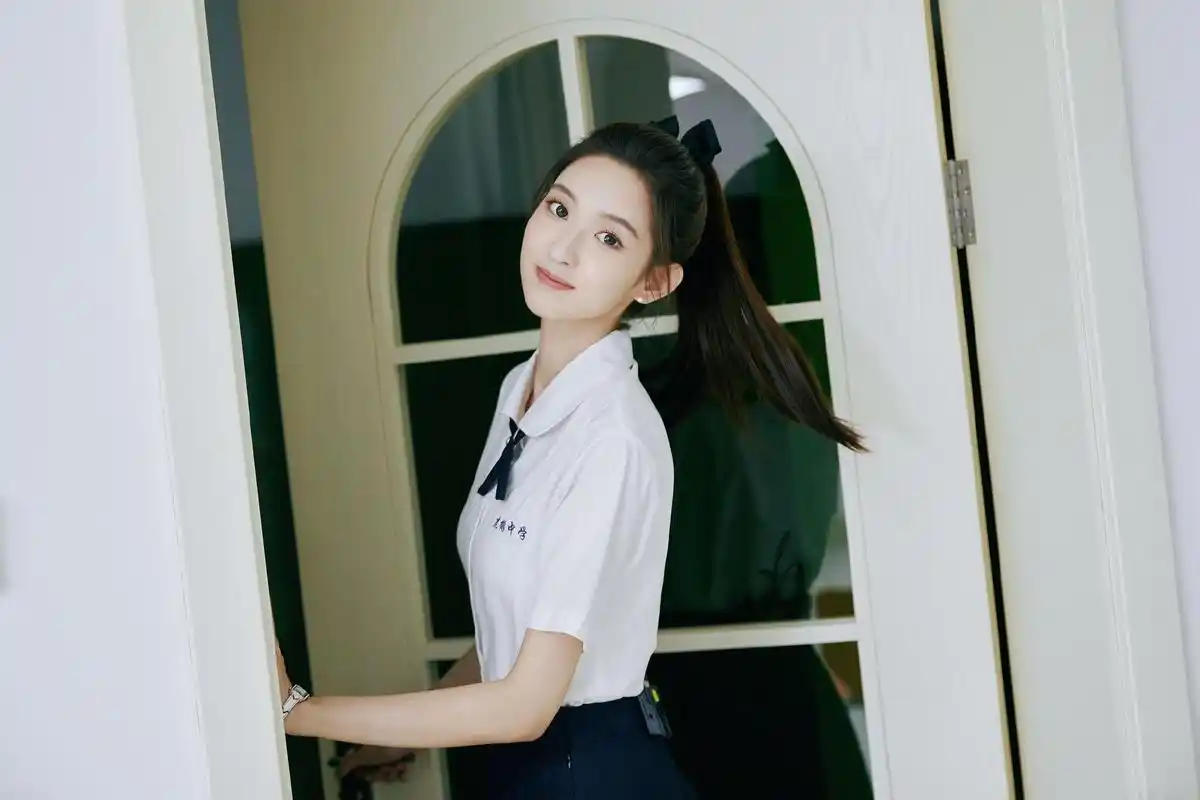 王玉雯黑白学生装青春活力写真