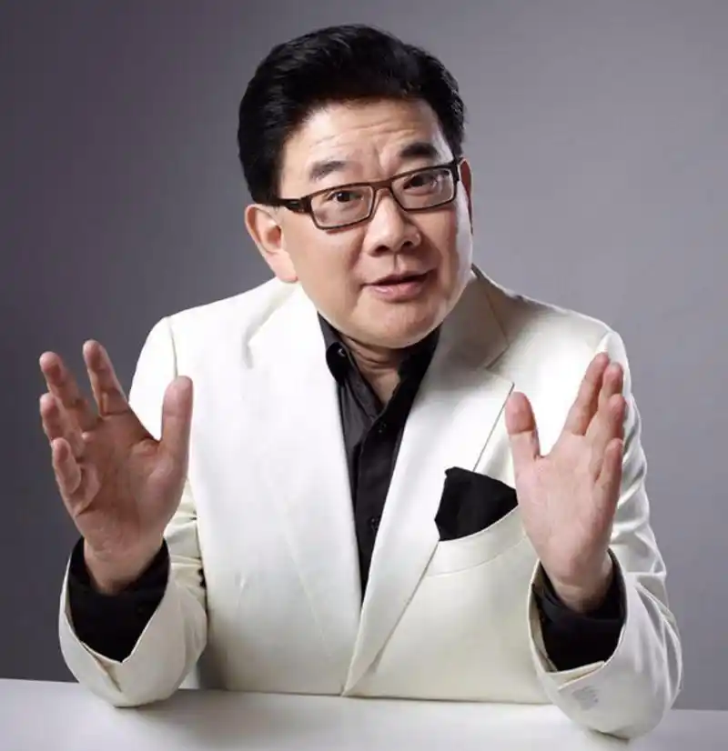 从上海第一主持人到沦为全网笑柄曹可凡终于走到这一步