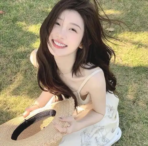 女生头像你的笑容依旧灿烂