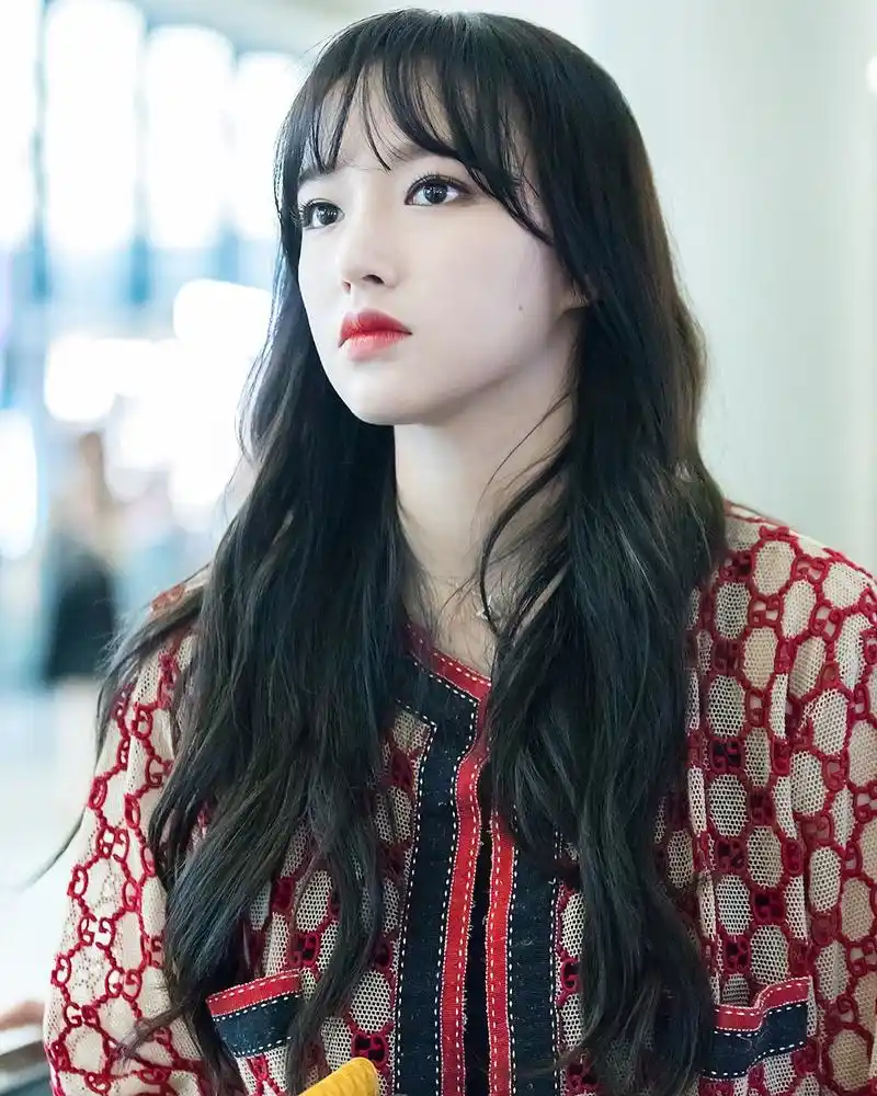 高清图下的"奶潇",睫毛根根可见,皮肤好到"零毛孔"