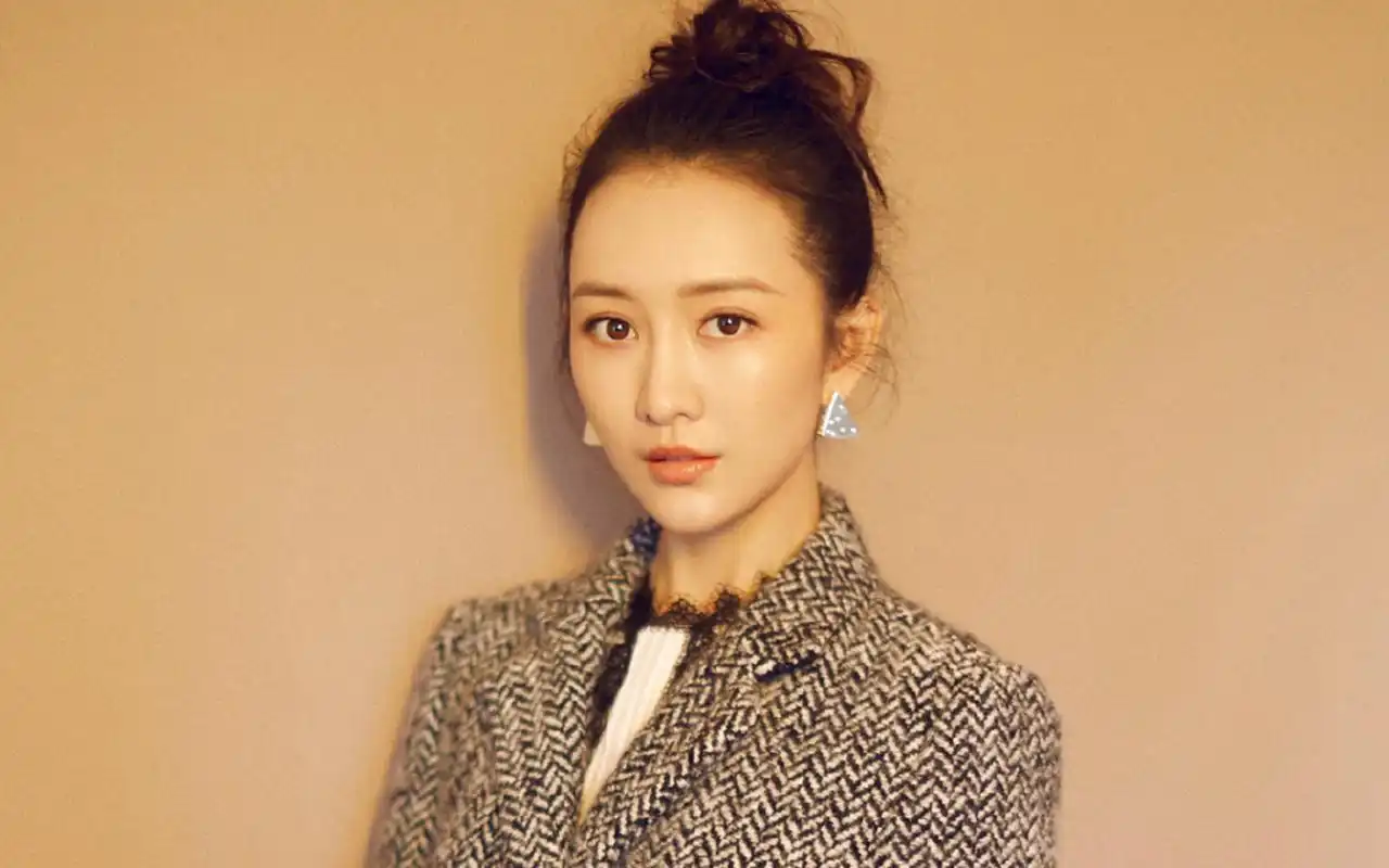 王鸥清爽干练写真图片桌面壁纸高清大图预览1920x1200_大陆明星下载