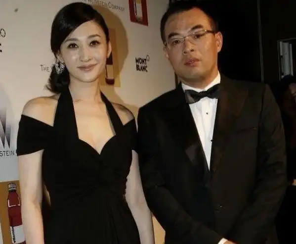 李小冉的狗血情史靠美色征服了8个男人嫁5亿男闺蜜终获幸福