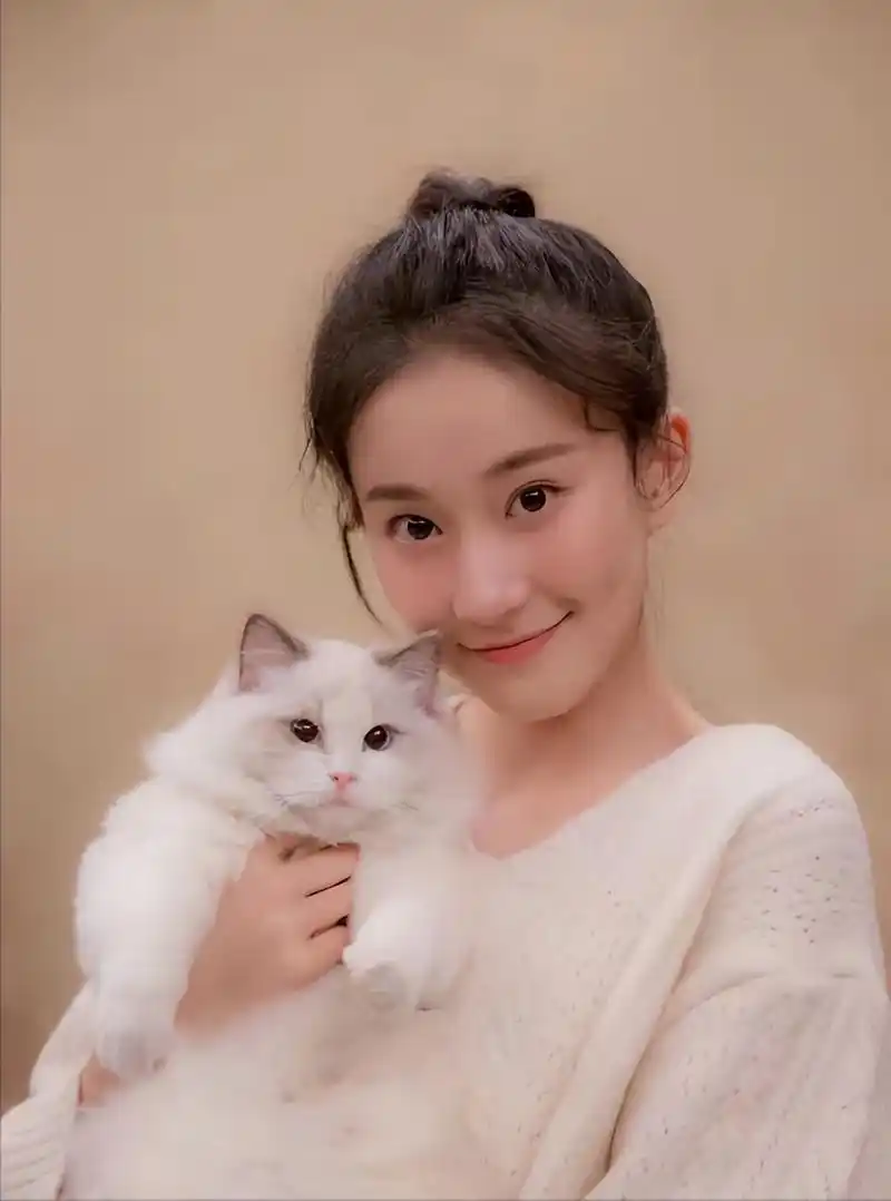 体操女神张豆豆:凭挺胸照走红,拒绝进入娱乐圈,与孙杨狂秀恩爱