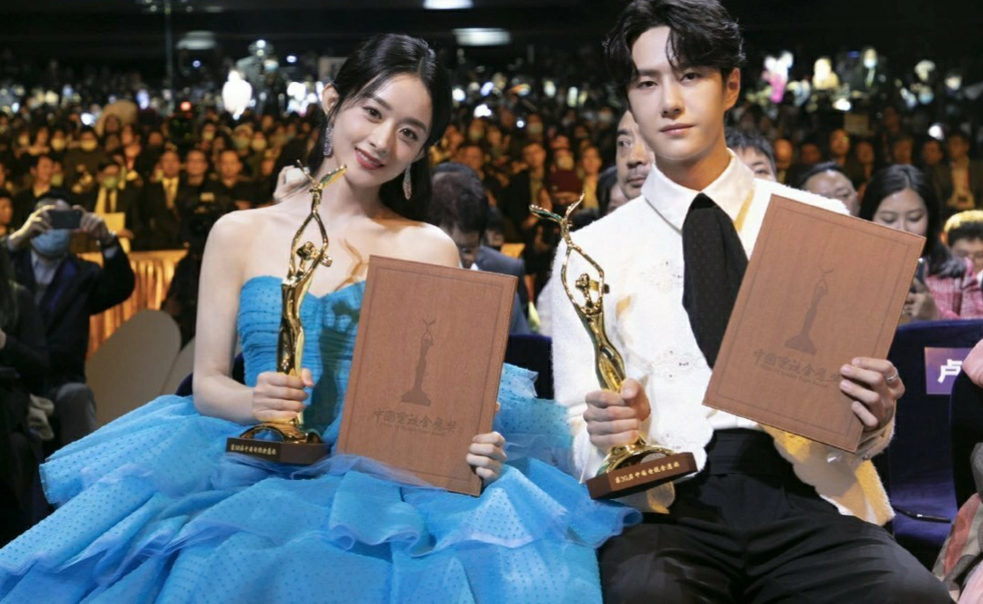 王一博遭赵丽颖粉丝抵制?双方粉丝互骂,用词不堪入目