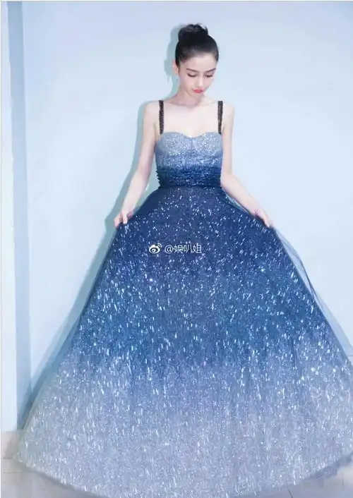 angelababy 蜡像馆#angelababy穿跟蜡像身上同款的dior星空裙现仙身