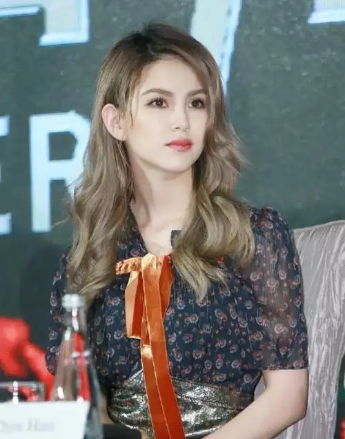 22岁嫁给大14岁的周杰伦!连生三胎的昆凌,可能没你想得那么简单