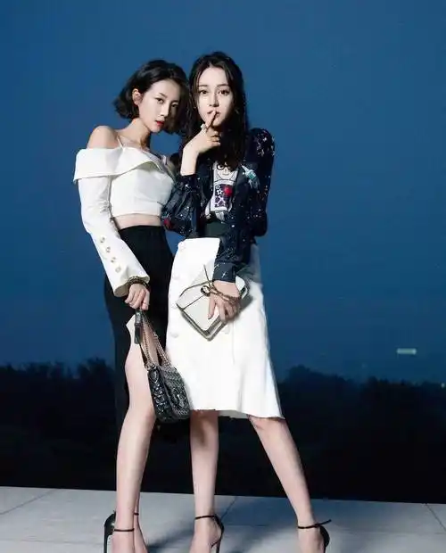 原创迪丽热巴和李溪芮同台一个精致迷人一个仙女气质范十足