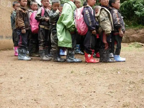 bxsw0903402四川省布拖县拖觉镇坡里小学雨靴项目复查报告