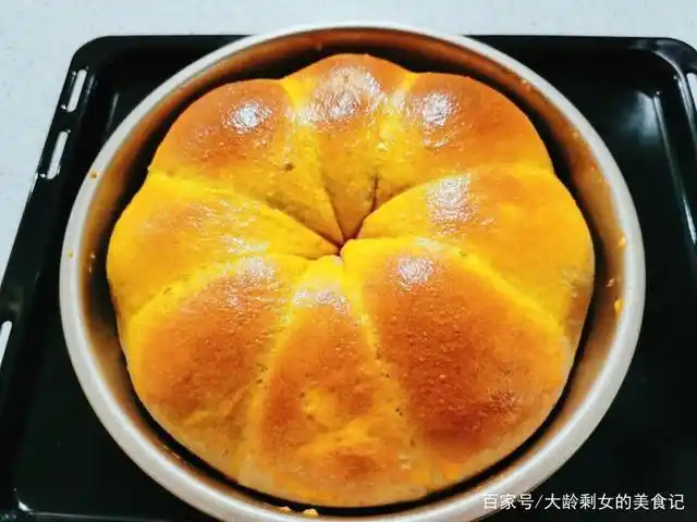 面粉里加2苹果,教你用电饭锅做面包,香甜又柔软,孩子最爱吃了