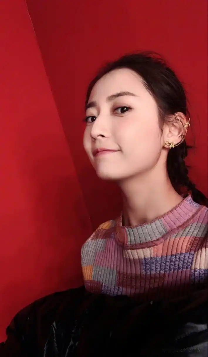 陈钰琪自拍生活照,她是一位很低调的女演员,在娱乐圈是,在生活上也是